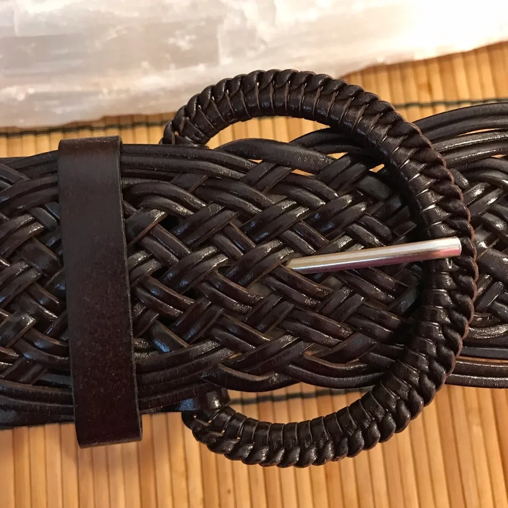 Brown woven 2‎ 1/2” wide belt with covered buckle
